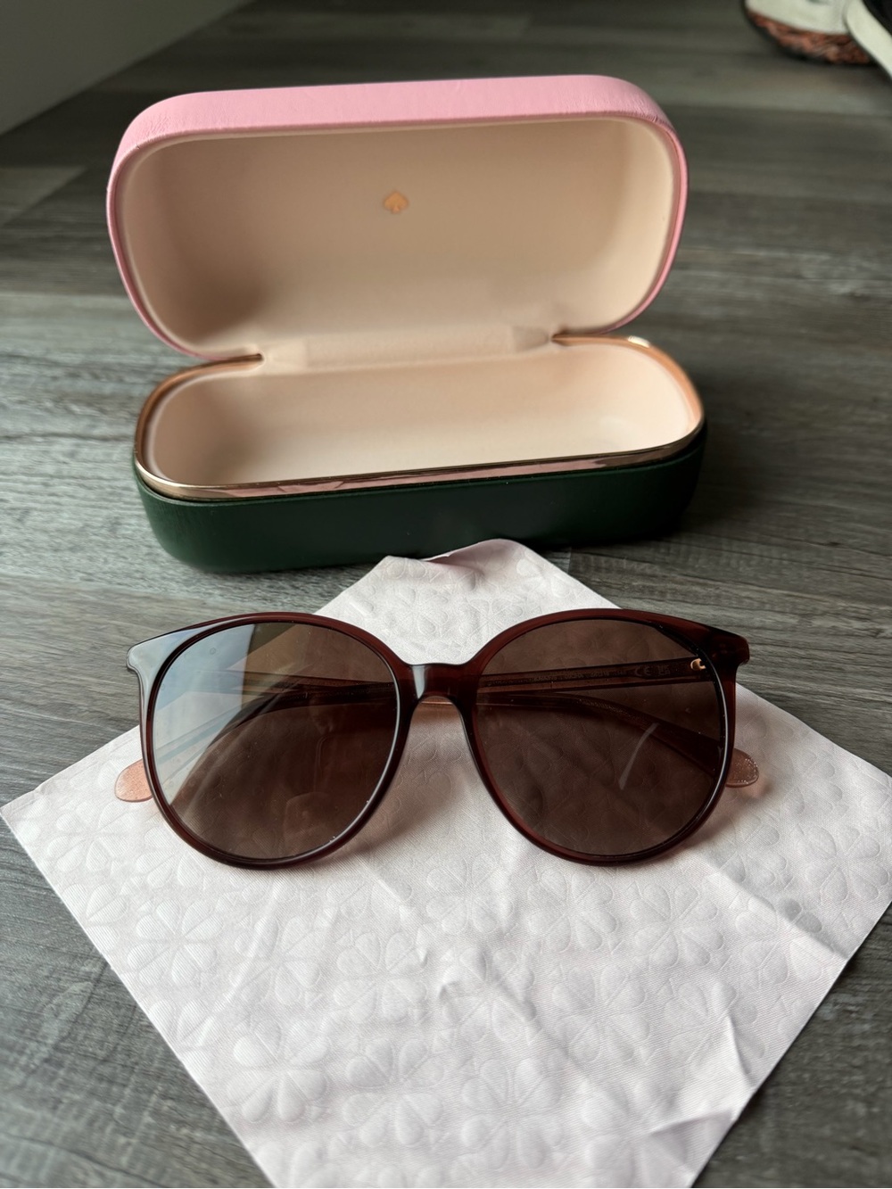kate spade Brown Gradient Round Sunglasses with Pink & Green Case
